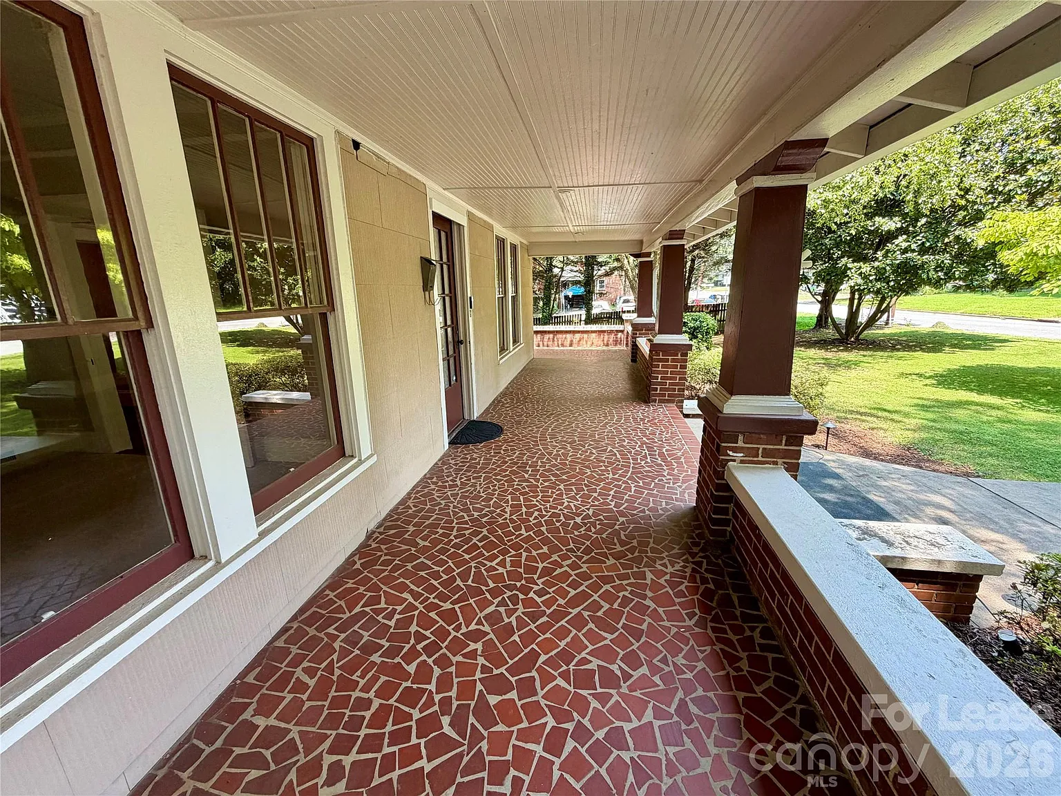 3 bed, 2.0 bath, 2153 sqft, $1,995 — Photo 3
