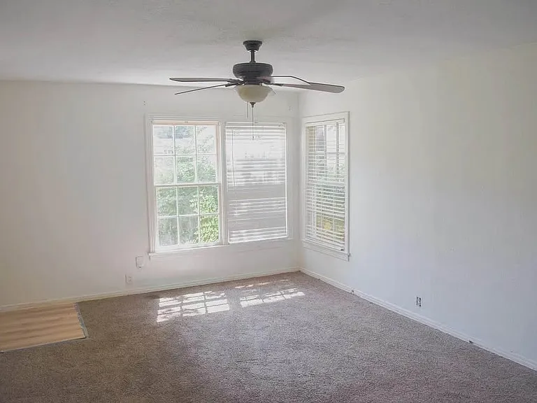 822 25th St SE — Photo 4