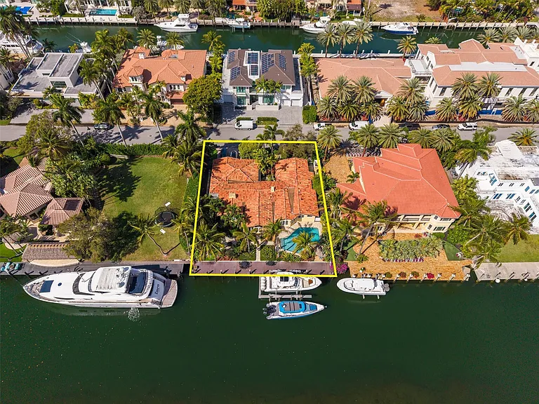 330 Royal Plaza Dr — Photo 3
