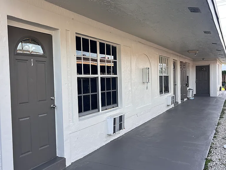 725 NW 4th Ave #2 — Photo 1
