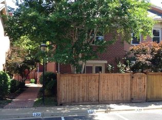 552 Colecroft Ct, Alexandria, VA 22314