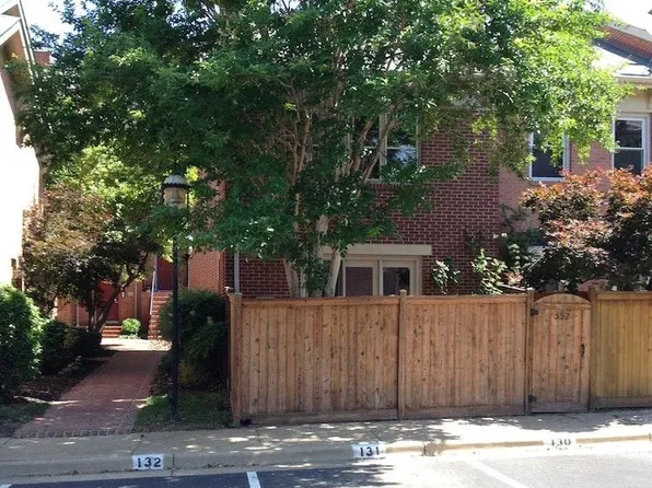 552 Colecroft Ct, Alexandria, VA 22314
