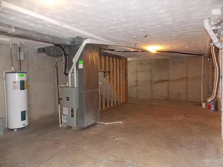 103 S Spring St #1 — Photo 24