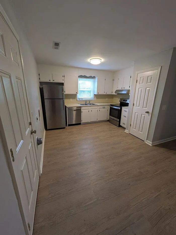 2 bed, 1.0 bath, $1,095 — Photo 3
