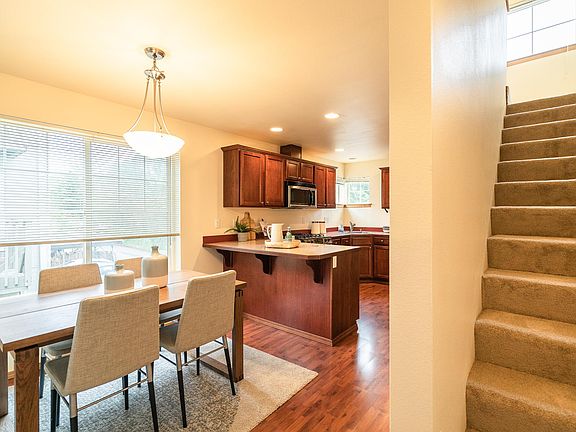 5th image of 12322 33rd Ave NE
