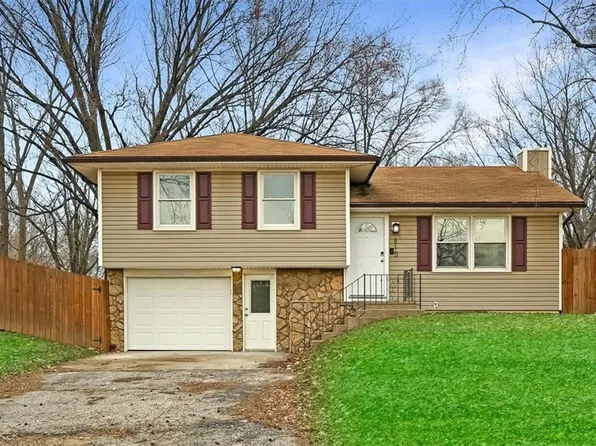 815 Ida St, Lansing, KS 66043