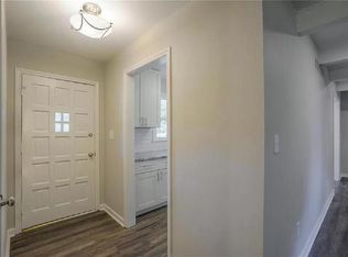 1102 SW Lakeview Blvd, Lees Summit, MO 64081