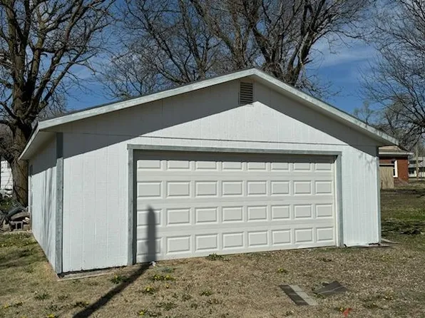 111 N 5th St, Otis, KS 67565