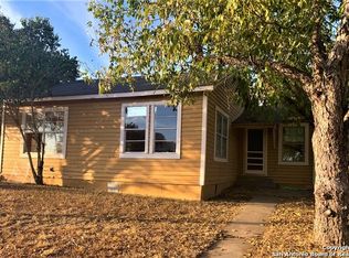 260 Barth St, Seguin, TX 78155