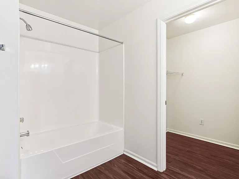 Broadway Village Apartments — Photo 26