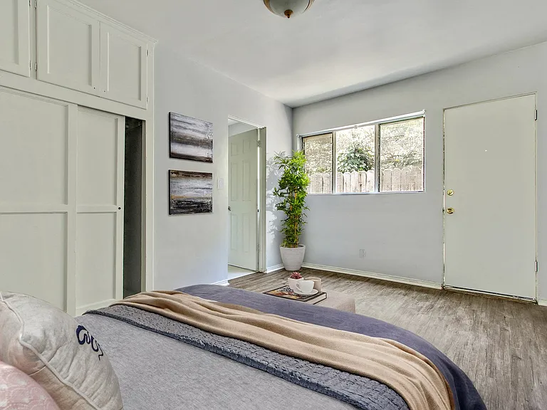 Levering Apartments — Photo 29