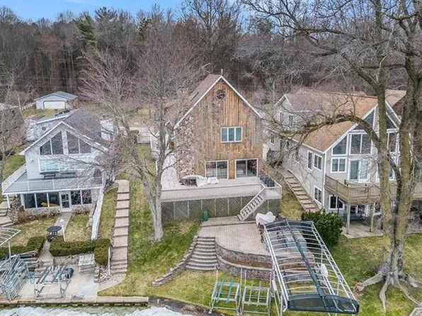 50253 W Lakeshore Dr, Dowagiac, MI 49047