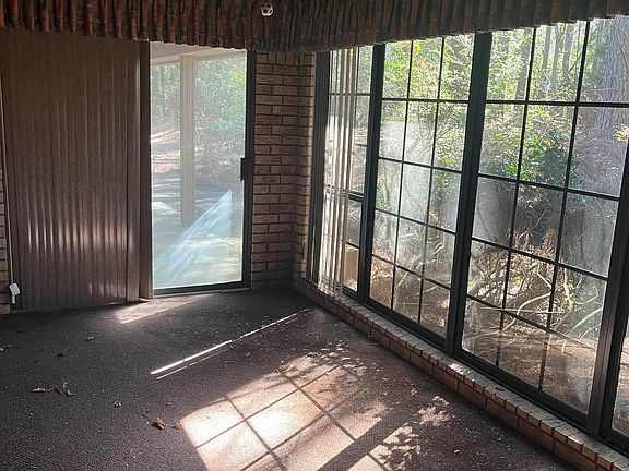 5th image of 224 Chinquepin Dr
