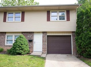 1003 Carrier Creek Blvd NE, Grand Rapids, MI 49503