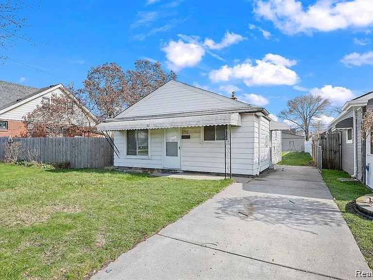 2552 Emogene St — Photo 6