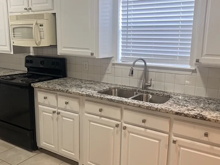 5809 Lance Ct — Photo 9