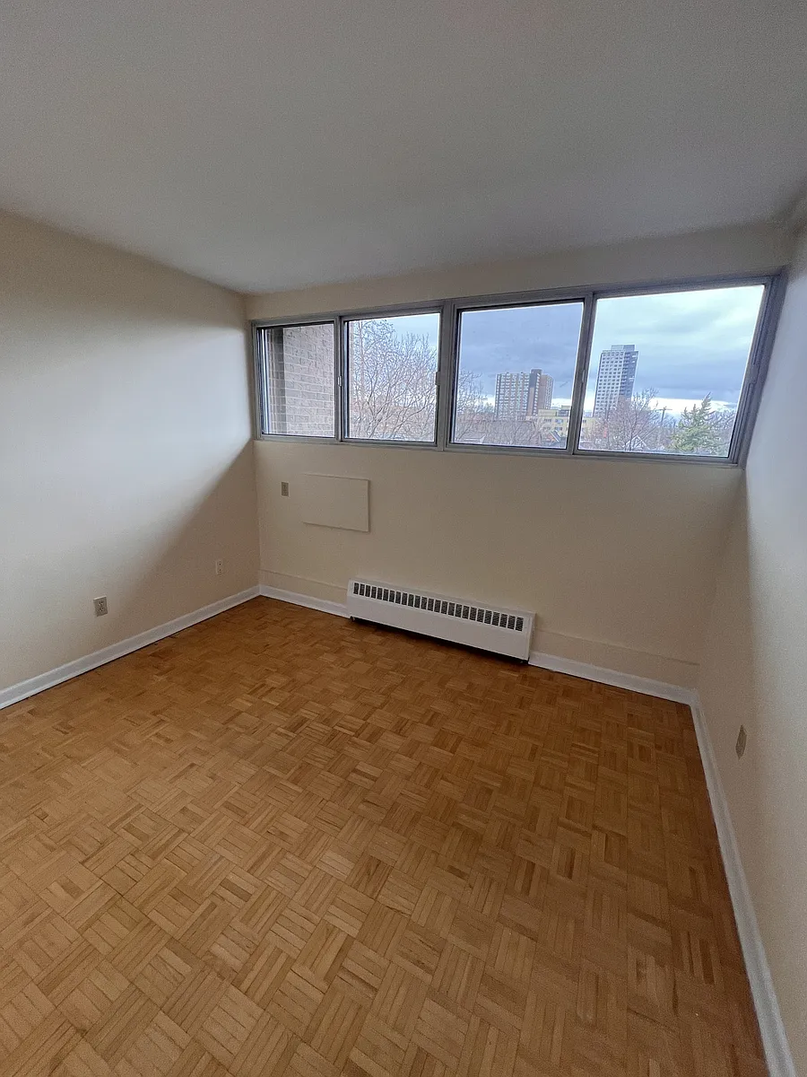 Building Photo - 345 Laurier Ave E #404
