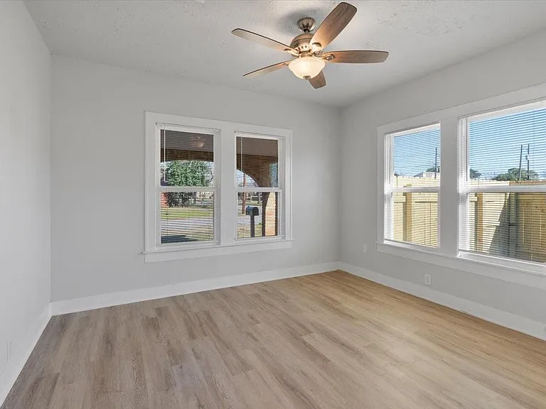 1118 Elliston St — Photo 18