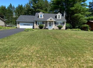 25 Sweetbriar Ln, Queensbury, NY 12804