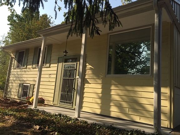 2nd image of 225 S Poplar Dr