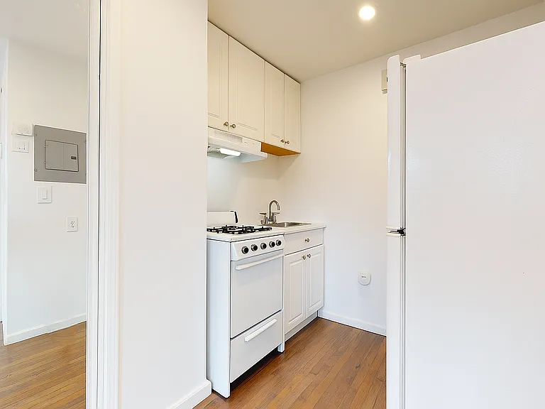 253 3rd St #2D — Photo 13