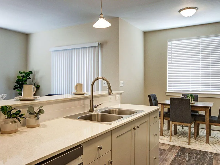 The Summit Apartments — Photo 14