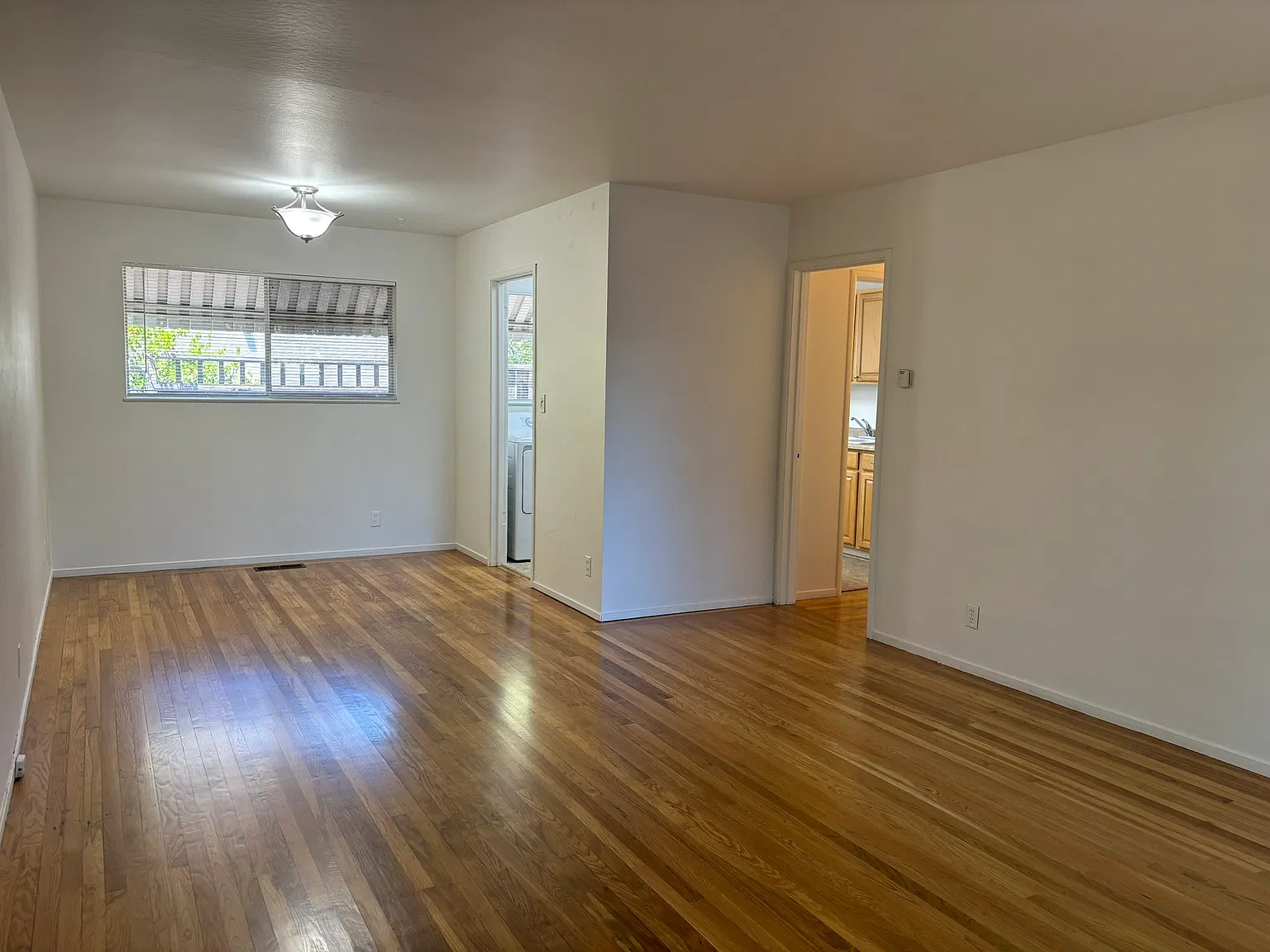 2 bed, 1.5 bath, 950 sqft, $2,800 — Photo 2