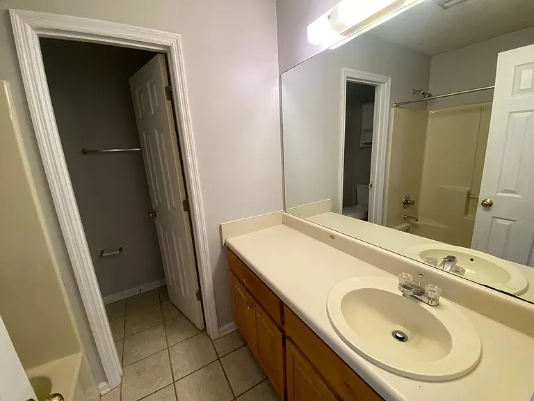 137 Halal Ct — Photo 8