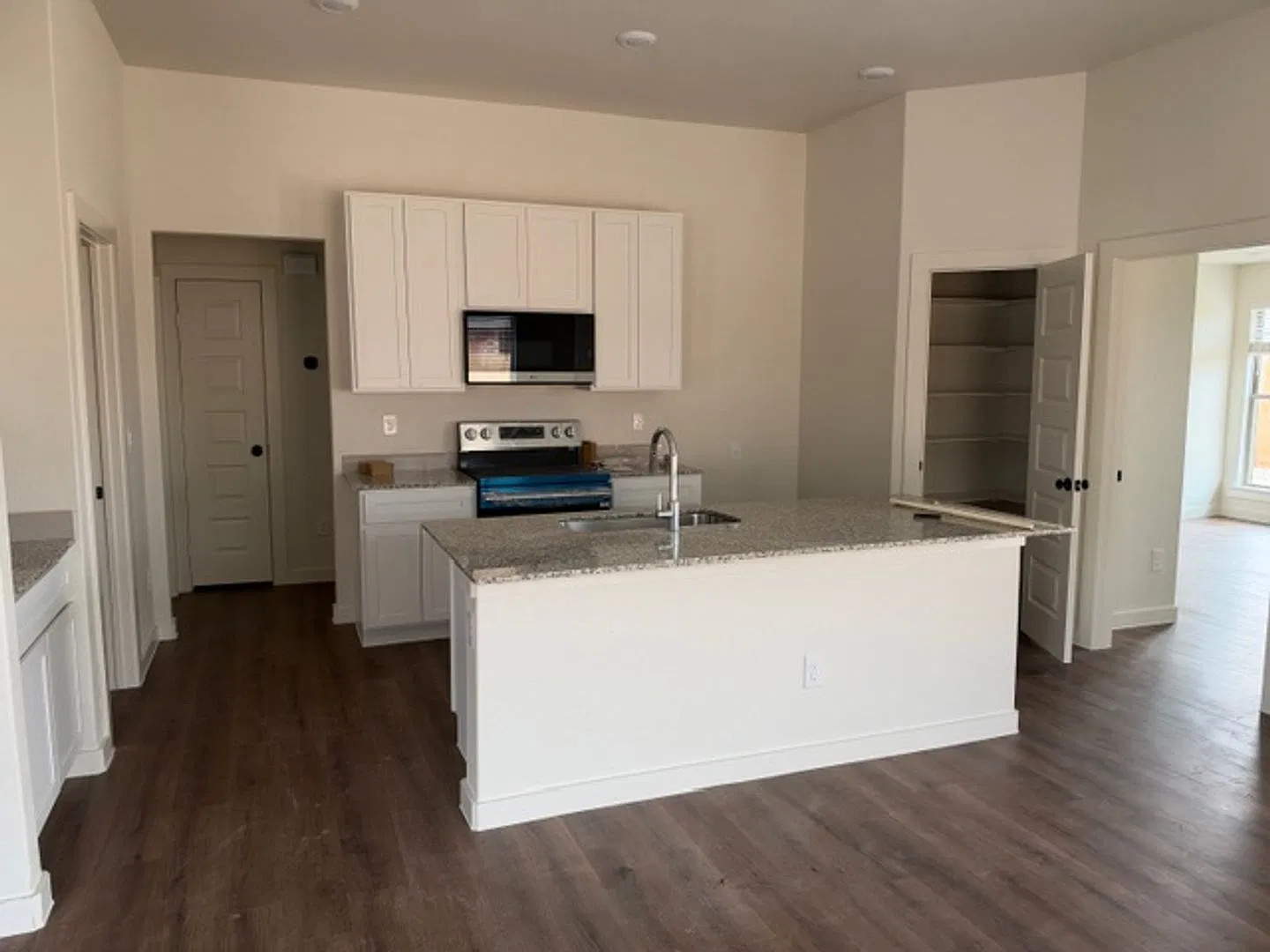 Brand New Construction In Wolfforth Spacious, Stylish, And Ready To Call Home! — Photo 3