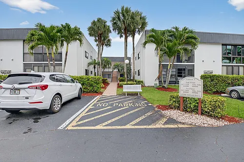 15109 Ashland Dr #323 Photo 1