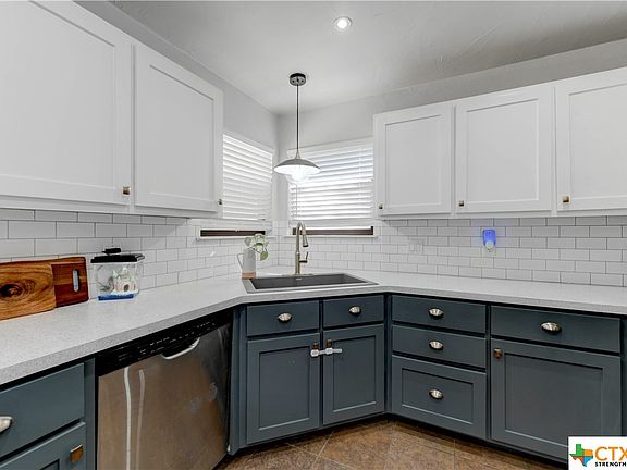 3rd image of 406 Baumann Dr