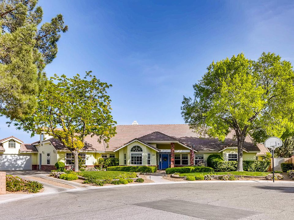 1st image of 3180 Coachlight Cir