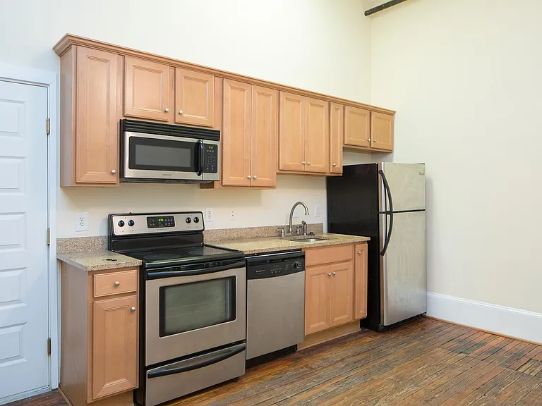 323 W Broad St #3 — Photo 5