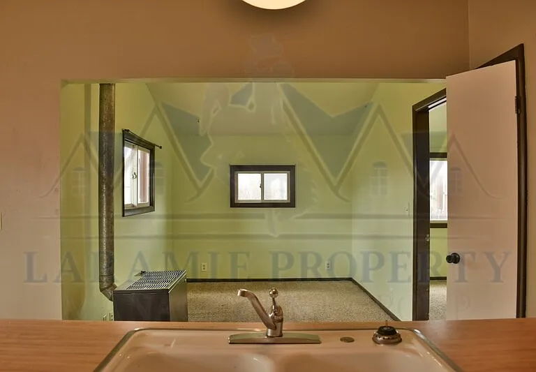 459 1/2 N Cedar St — Photo 11