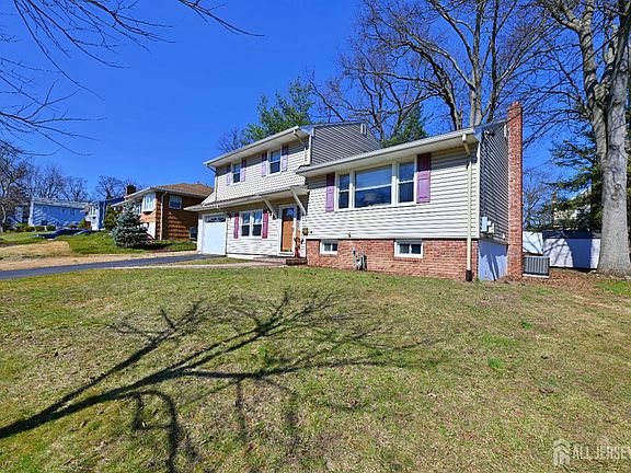 2nd image of 7 Robin Rd