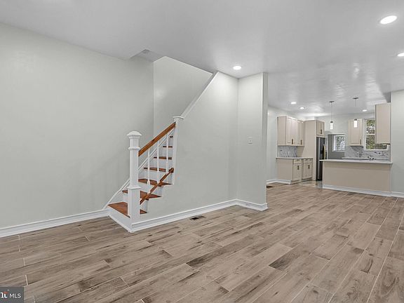5th image of 118 E Albanus St