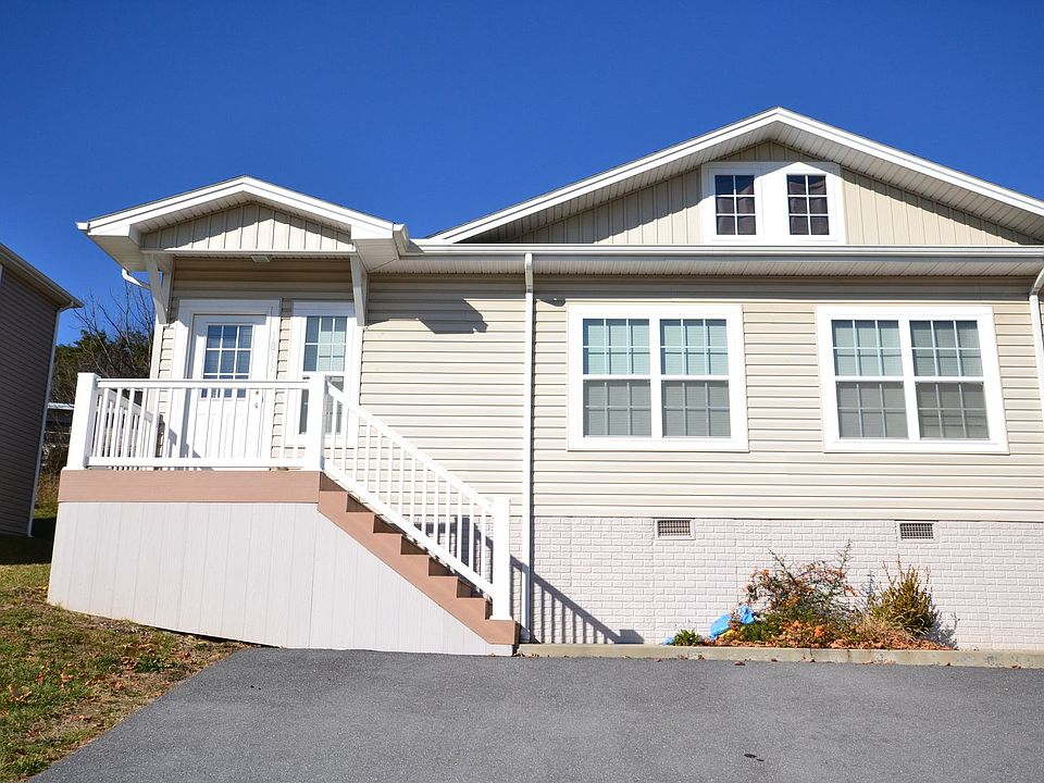 1st image of 1809 Willow Hill Dr