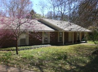 104 Edgewood Dr, Starkville, MS 39759