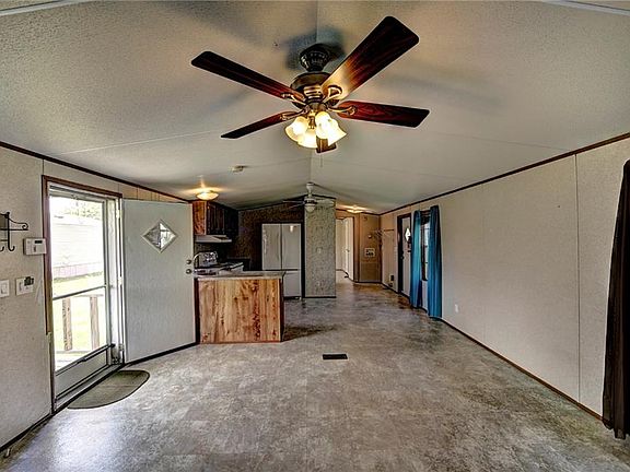 4th image of 110 Boudreaux St