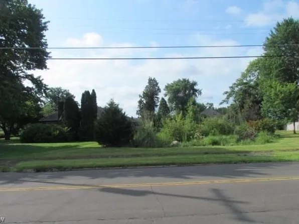 671 Coitsville Rd, Campbell, OH 44405