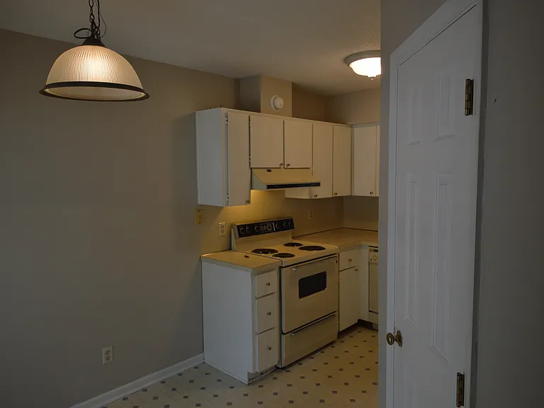 1214 Deptford Ct — Photo 4