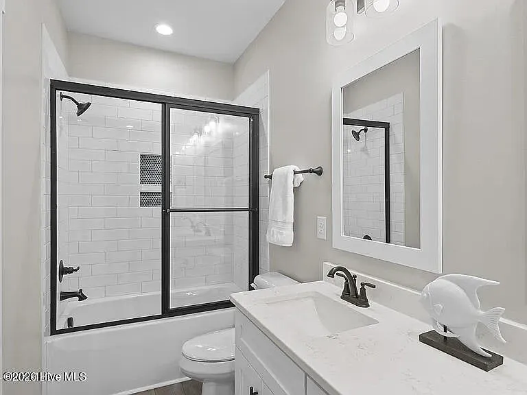 331 Live Oak St S #SOUTH — Photo 13