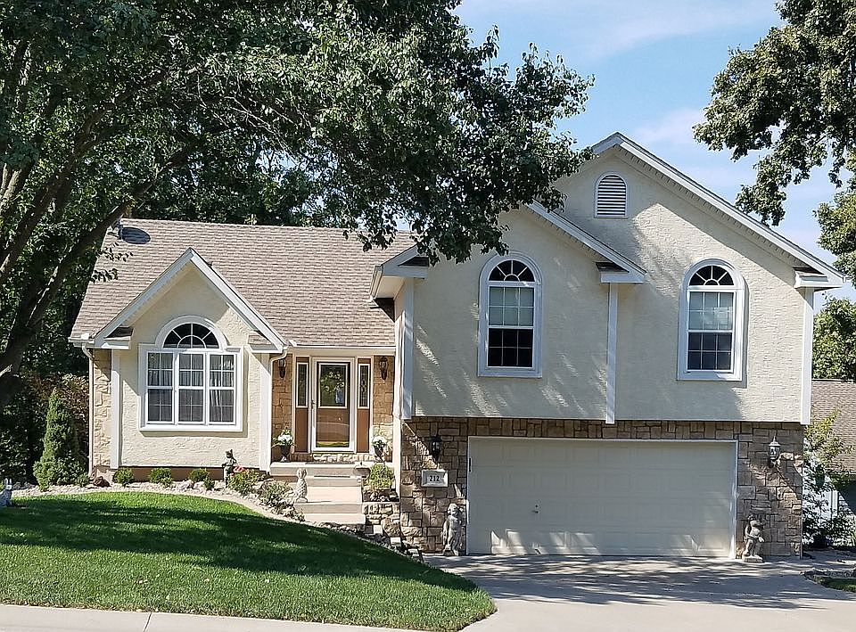 1st image of 212 NW Cody Dr