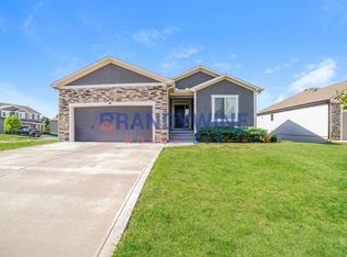1116 SW Hawthorne Cir, Oak Grove, MO 64075