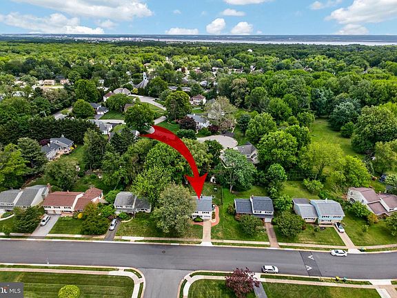 3rd image of 2040 Floral Dr