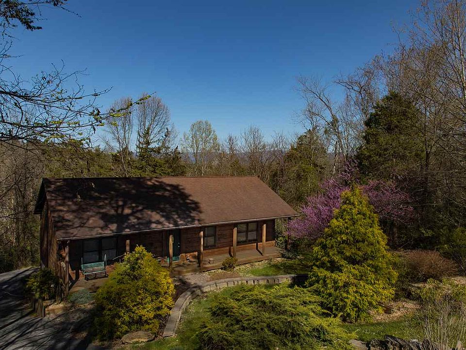 1st image of 218 Magnolia Ct