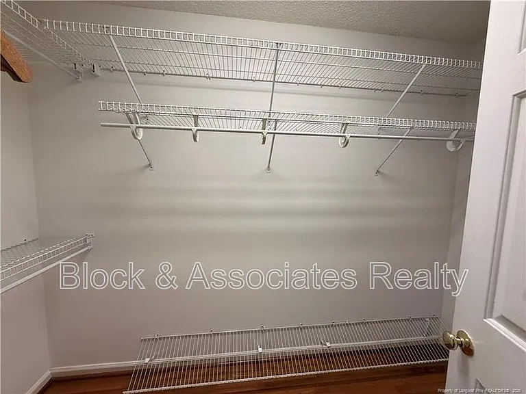 995 Greenbriar Dr — Photo 14