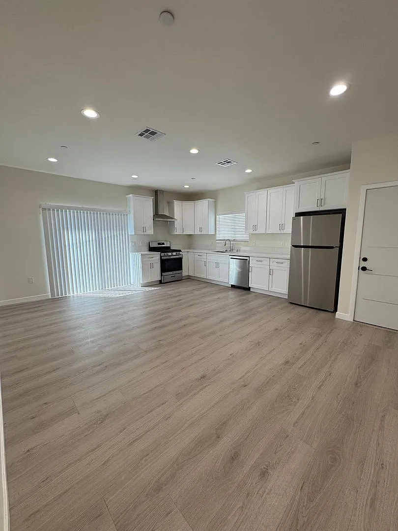 7317 -7321 Garden Grove Avenue — Photo 3