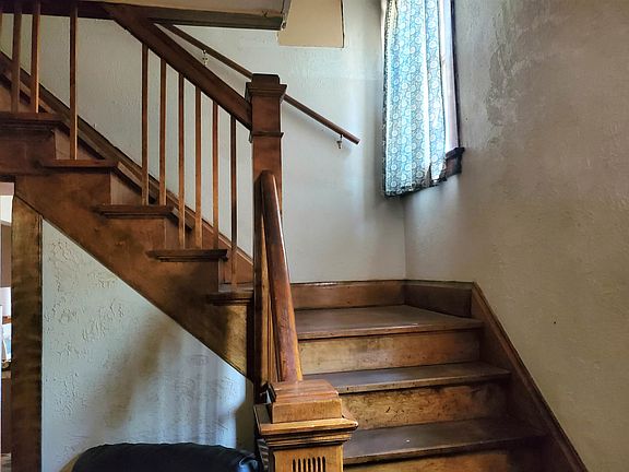 2nd image of 311 N Sunset Ave