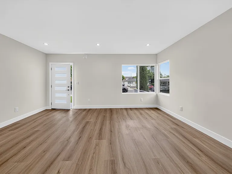 2325 N Naomi St — Photo 19